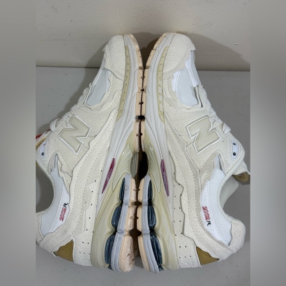 New Balance White Cream Interior Label Sneakers - Picture 10 of 12